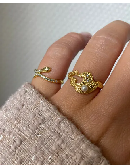 Lorien Ring – unik ring med ferskvandsperle og bølget design fra Tides.