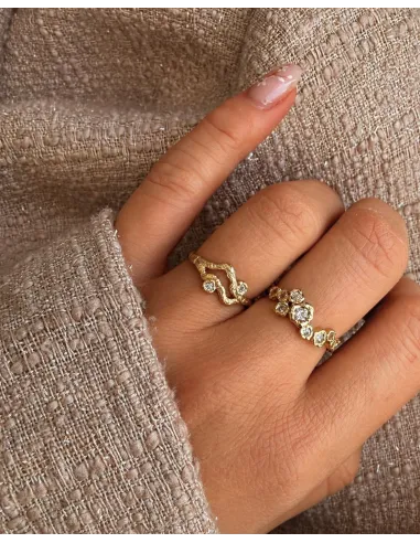 Lorien Ring – unik ring med ferskvandsperle og bølget design fra Tides.