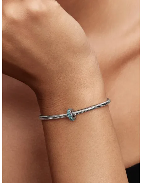 PANDORA Funklende Pavé Tredobbelt Række Charm | Glimtende Elegance