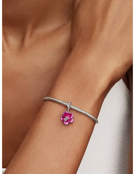 PANDORA Funklende Pavé Tredobbelt Række Charm | Glimtende Elegance
