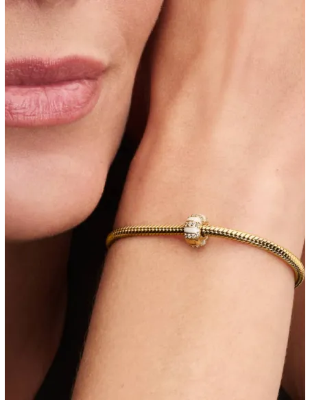 PANDORA Funklende Pavé Tredobbelt Række Charm | Glimtende Elegance