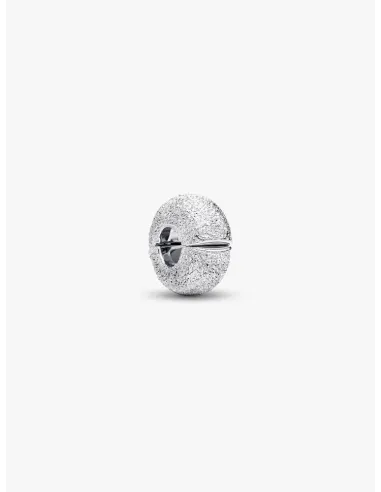 PANDORA Funklende Pavé Tredobbelt Række Charm | Glimtende Elegance