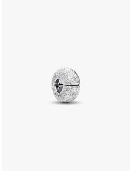 PANDORA Funklende Pavé Tredobbelt Række Charm | Glimtende Elegance