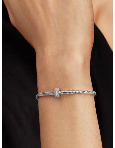 PANDORA Funklende Pavé Tredobbelt Række Charm | Glimtende Elegance