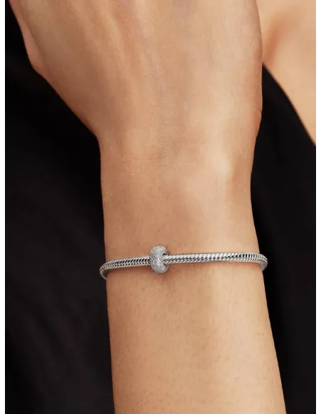 PANDORA Funklende Pavé Tredobbelt Række Charm | Glimtende Elegance