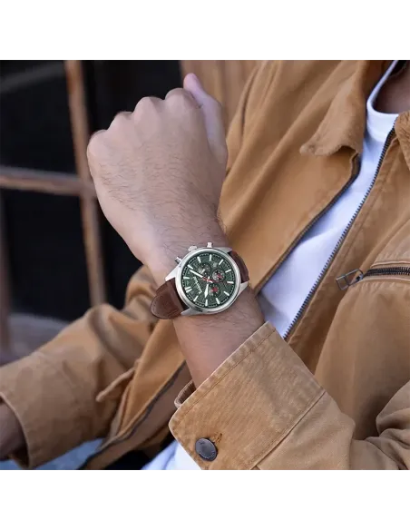 Timberland Northbridge TDWGF0009609 herreur vist på håndled med brun læderrem