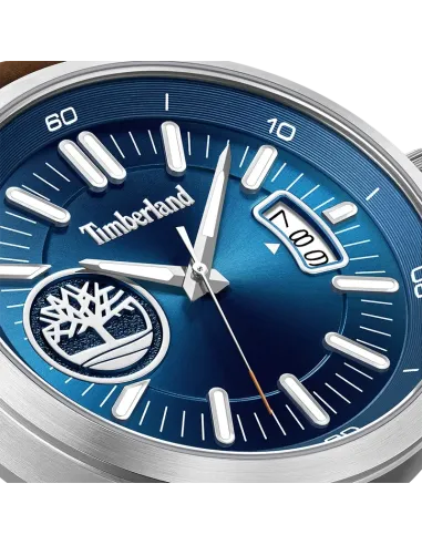 Closeup af blå urskive, datovindue og Timberland-logo på Trumbul TDWGB0041005