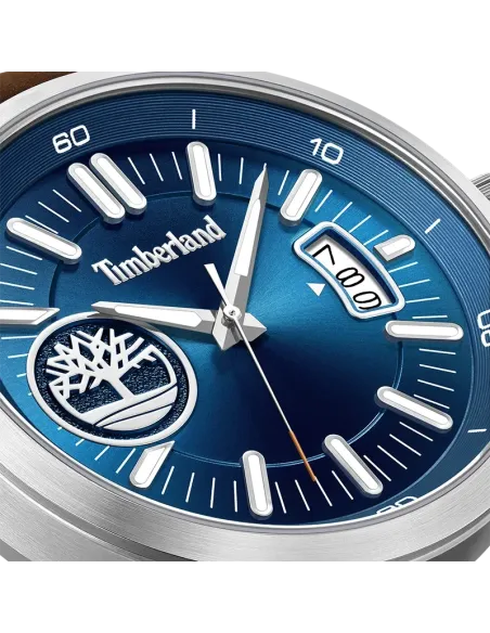 Closeup af blå urskive, datovindue og Timberland-logo på Trumbul TDWGB0041005