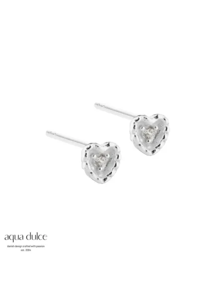 AQUA DULCE | Love Me More Small ørestikker i sølv med zirkonia – 7224
