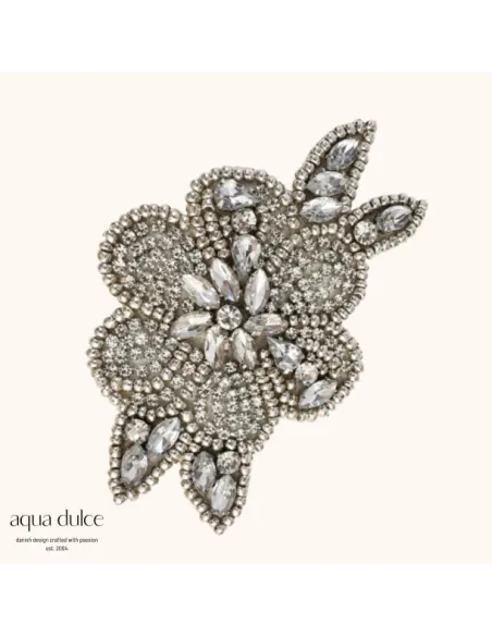 AQUA DULCE | Flower blomsterbroche med funklende detaljer – 7073