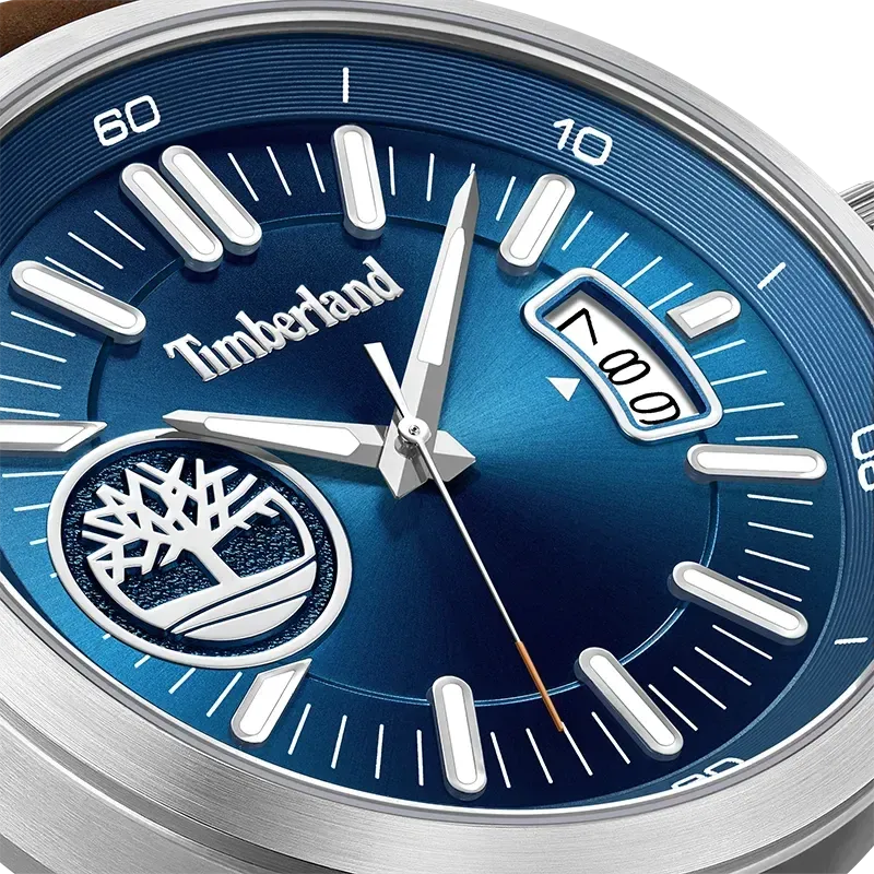 Closeup af Timberland Trumbul TDWGB0041005 med blå urskive, markeringer og dato